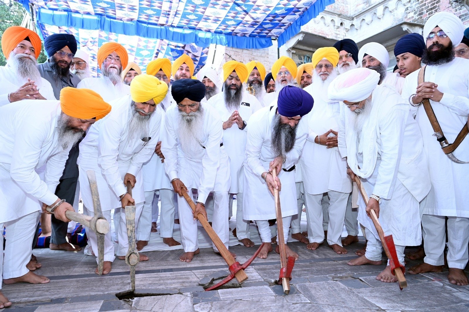 ਗੁਰਦੁਆਰਾ ਸ੍ਰੀ ਬਿਬੇਕਸਰ ਸਾਹਿਬ ਦੀ ਪਰਕਰਮਾਂ ’ਚ ਪੱਥਰ ਲਗਾਉਣ ਦੀ ਕਾਰਸੇਵਾ ਆਰੰਭ