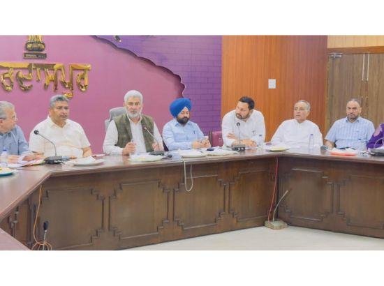 ਖੁਰਾਕ ਮੰਤਰੀ ਲਾਲ ਚੰਦ ਕਟਾਰੂਚੱਕ ਨੇ ਕਣਕ ਦੇ ਖ਼ਰੀਦ ਪ੍ਰਬੰਧਾਂ ਦਾ ਜਾਇਜ਼ਾ ਲਿਆ