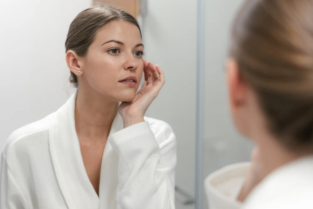 Skin Care ; ਰਾਤ ਨੂੰ ਸੌਣ ਤੋਂ ਪਹਿਲਾਂ ਚਿਹਰੇ ‘ਤੇ ਨਾਰੀਅਲ ਦਾ ਤੇਲ ਲਗਾਉਣ ਦੇ ਫਾਇਦੇ ਜਾਣ ਕੇ ਤੁਸੀਂ ਰਹਿ ਜਾਓਗੇ ਹੈਰਾਨ