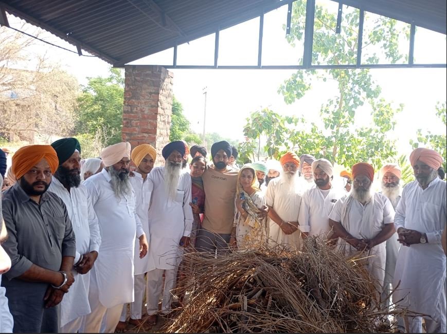ਕੈਨੇਡਾ ‘ਚ ਗੋਲੀ ਲੱਗਣ ਕਾਰਨ ਹਰਸਿਮਰਤ ਕੌਰ ਰੰਧਾਵਾ ਦੀ ਮੌਤ, ਮ੍ਰਿਤਕ ਦੇਹ ਪਿੰਡ ਧੂੰਦਾਂ ਪਹੁੰਚਣ ‘ਤੇ ਕੀਤਾ ਅੰਤਿਮ ਸਸਕਾਰ