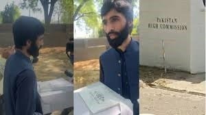 ਦਿੱਲੀ ਸਥਿਤ ਪਾਕਿ ਹਾਈ ਕਮਿਸ਼ਨ ਵਿੱਚ ਕੇਕ ਲੈ ਕੇ ਜਾਂਦੇ ਹੋਏ ਕਰਮਚਾਰੀ ਦਾ ਵੀਡੀਓ ਵਾਇਰਲ