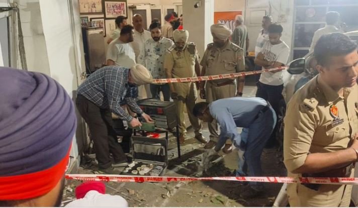 Breaking News:ਜਲੰਧਰ ਵਿੱਚ ਭਾਜਪਾ ਆਗੂ ਦੇ ਘਰ ‘ਤੇ ਗ੍ਰਨੇਡ ਹਮਲਾ,ਇਲਾਕੇ ‘ਚ ਸਹਿਮ ਦਾ ਮਾਹੌਲ