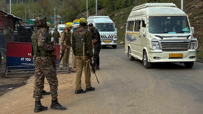 ਜੰਮੂ-ਕਸ਼ਮੀਰ ਦੇ ਕੁਪਵਾੜਾ ਵਿੱਚ ਅੱਤਵਾਦੀਆਂ ਨੇ ਸਮਾਜਿਕ ਕਾਰਕੁਨ, ਗੁਲਾਮ ਰਸੂਲ ਮਗਰੇ ‘ਤੇ ਕੀਤੀ ਗੋਲੀਬਾਰੀ