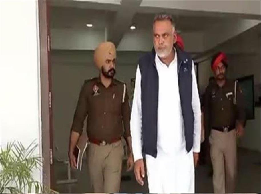 Mohali News ; ਪੰਜਾਬੀ ਮਿਊਜ਼ਿਕ ਪ੍ਰੋਡਿਊਸਰ ਪਿੰਕੀ ਧਾਲੀਵਾਲ ਦੇ ਘਰ ‘ਤੇ ਗੋਲੀਬਾਰੀ