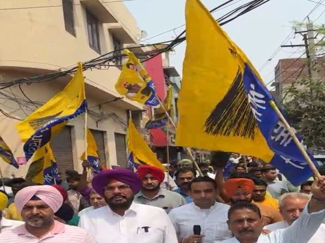 ‘ਆਪ’ ਵਲੋਂ ਭਾਜਪਾ ਨੇਤਾ ਤਰੁਣ ਚੁੱਘ ਦੇ ਘਰ ਅੱਗੇ ਧਰਨਾ