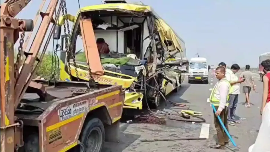 ਕੰਨੌਜ ਵਿੱਚ ਲਖਨਊ-ਆਗਰਾ ਐਕਸਪ੍ਰੈਸਵੇਅ ‘ਤੇ ਭਿਆਨਕ ਹਾਦਸਾ, ਬੱਸ ਅਤੇ ਟਰੱਕ ਦੀ ਟੱਕਰ, 2 ਦੀ ਮੌਤ, 5 ਜ਼ਖਮੀ