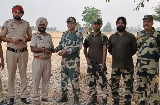 ਅੰਮ੍ਰਿਤਸਰ ਸਰਹੱਦ ‘ਤੇ ਅੱਤਵਾਦੀ ਸਾਜ਼ਿਸ਼ ਨਾਕਾਮ, ਬੀਐਸਐਫ ਅਤੇ ਪੰਜਾਬ ਪੁਲਿਸ ਦਾ ਸਰਚ ਆਪ੍ਰੇਸ਼ਨ, ਹਥਿਆਰ ਬਰਾਮਦ