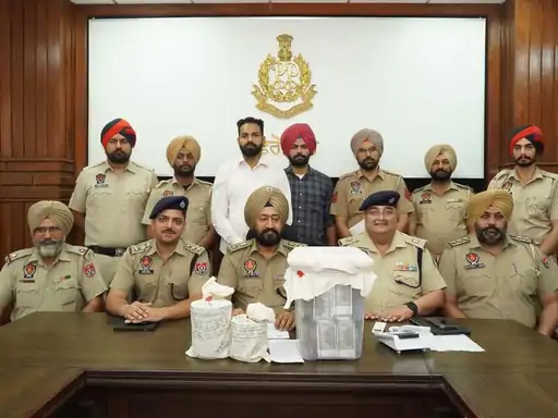 ਫਿਰੋਜ਼ਪੁਰ ਵਿੱਚ ਨਸ਼ਾ ਤਸਕਰਾਂ ‘ਤੇ ਪੁਲਿਸ ਦੀ ਕਾਰਵਾਈ,2.70 ਕਿਲੋ ਹੈਰੋਇਨ ਤੇ 25 ਲੱਖ ਰੁਪਏ ਦੀ ਨਕਦੀ ਬਰਾਮਦ