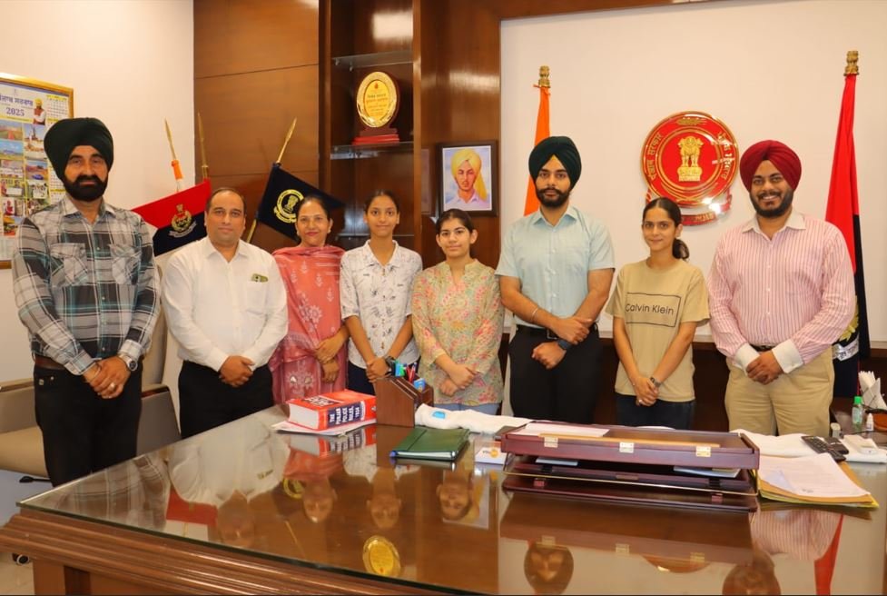 ਮੈਰਿਟ ਵਿਚ ਆਉਣ ਵਾਲੀਆਂ ਵਿਦਿਆਰਥੀਆਂ ਦੇ ਸੁਪਨਿਆਂ ਨੂੰ ਜ਼ਿਲਾ ਪੁਲਿਸ ਮੁਖੀ ਨੇ ਲਗਾਏ ਖੰਭ