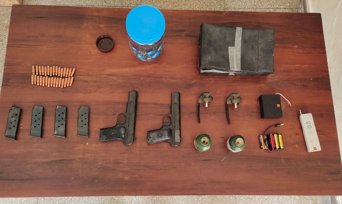 BSF ਅਤੇ ਪੰਜਾਬ ਪੁਲਿਸ ਦੀ ਸਾਂਝੀ ਕਾਰਵਾਈ,ਅੰਮ੍ਰਿਤਸਰ ਸਰਹੱਦ ਤੋਂ ਭਾਰੀ ਮਾਤਰਾ ’ਚ RDX, Hand Grenades ’ਤੇ ਪਿਸਟਲ ਬਰਾਮਦ