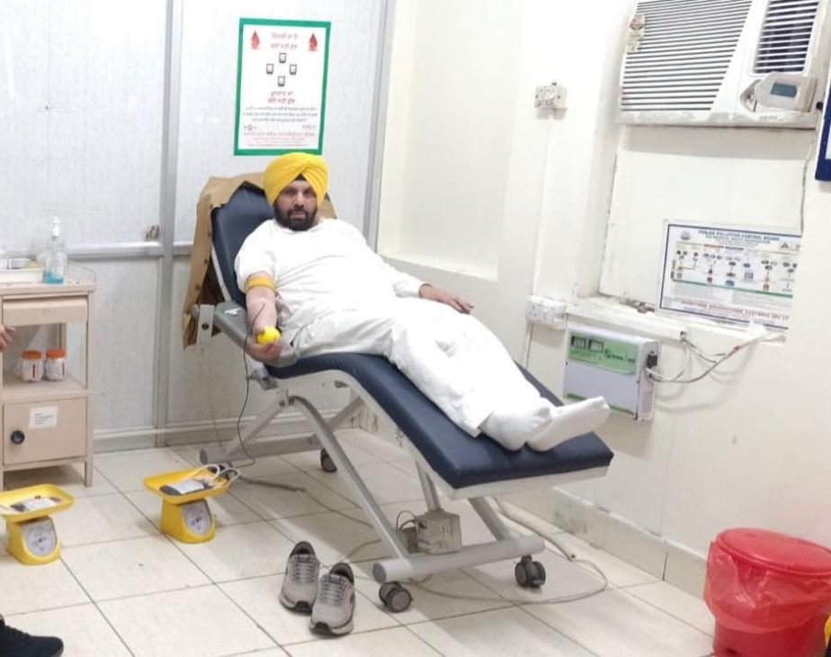 ਪੁਣਛ ਹਮਲੇ ਦੇ ਜ਼ਖ਼ਮੀਆਂ ਲਈ ਮੰਤਰੀ ਹਰਭਜਨ ਈ.ਟੀ.ਓ ਨੇ ਕੀਤਾ ਖੂਨਦਾਨ