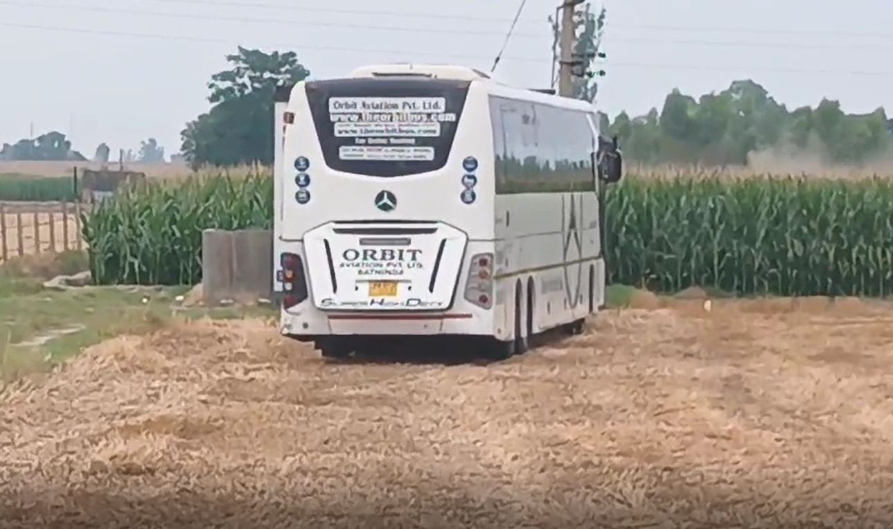 ਗੁੜਗਾਂਓ ਤੋਂ ਕਟਰਾ ਜਾ ਰਹੀ ਸੀ ਬੱਸ, ਕੰਡਕਟਰ ਨੂੰ ਆਇਆ ਫੋਨ, ਬੱਸ ਵਿੱਚ ਹੈ ਬੰਬ,ਭਾਰੀ ਪੁਲਿਸ ਫੋਰਸ ਮੌਕੇ ਤੇ ਪਹੁੰਚੀ