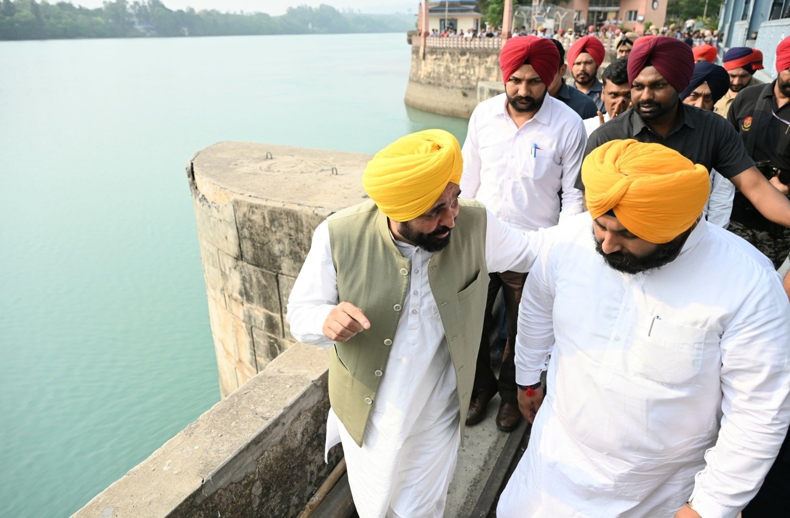 ਭਗਵੰਤ ਮਾਨ ਨੰਗਲ ਡੈਮ ਪਹੁੰਚੇ: ਕਿਹਾ ਪੰਜਾਬ ਦੇ ਪਾਣੀਆਂ ਦੀ ਇੱਕ ਵੀ ਬੂੰਦ ਕਿਸੇ ਹੋਰ ਨੂੰ ਚੋਰੀ ਨਹੀਂ ਕਰਨ ਦੇਵਾਂਗਾ
