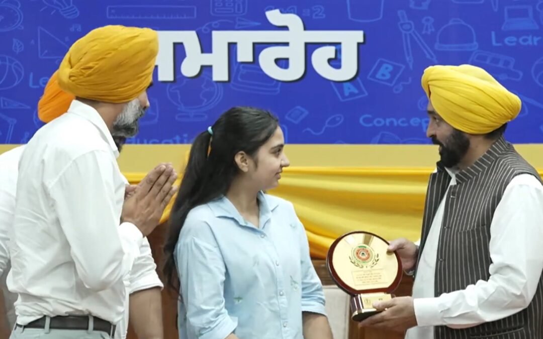 ਸੀਐਮ ਮਾਨ ਨੇ 10ਵੀਂ-12ਵੀਂ ਦੇ ਟਾਪਰਾਂ ਨੂੰ ਕੀਤਾ ਸਨਮਾਨਿਤ, ਕਿਹਾ- ਹਵਾਈ ਯਾਤਰਾ ਕਰਵਾਉਣ ਦੇ ਨਾਲ ਵਿਧਾਨ ਸਭਾ ਦੀ ਕਾਰਵਾਈ ਵੀ ਦਿਖਾਉਣ ਦਾ ਐਲਾਨ
