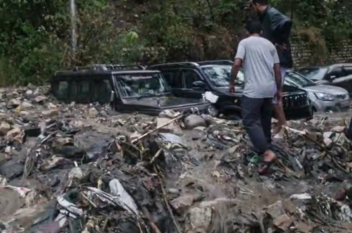 ਸ਼ਿਮਲਾ ਦੇ ਰਾਮਪੁਰ ‘ਚ ਬੱਦਲ ਫਟਣ ਨਾਲ ਭਾਰੀ ਤਬਾਹੀ, ਹੜ੍ਹ ਵਿੱਚ ਕਈ ਵਾਹਨ ਵਹੇ, ਭਾਰੀ ਨੁਕਸਾਨ ਹੋਣ ਦਾ ਖਦਸ਼ਾ