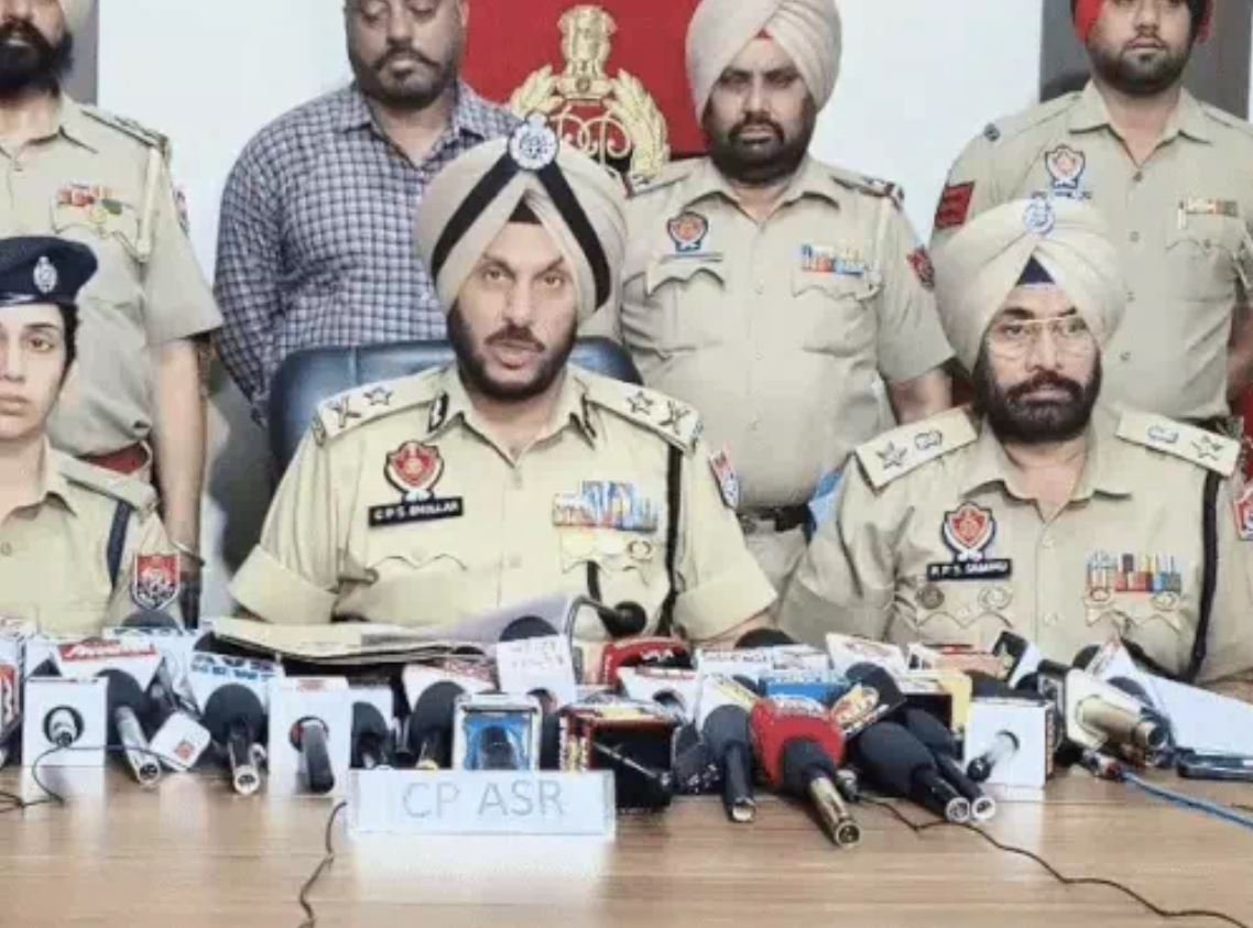 ਡਰੋਨ ਨਾਲ ਨਸ਼ੇ ਦੀ ਸਮੱਗਲਿੰਗ ਕਰਨ ਵਾਲਾ ਗਿਰੋਹ ਕਾਬੂ , ਪੁਲਿਸ ਨੇ 45 ਲੱਖ ਕੈਸ਼ ਤੇ ਡਰੋਨ ਸਮੇਤ ਤਿੰਨ ਨੂੰ ਕੀਤਾ ਗ੍ਰਿਫ਼ਤਾਰ