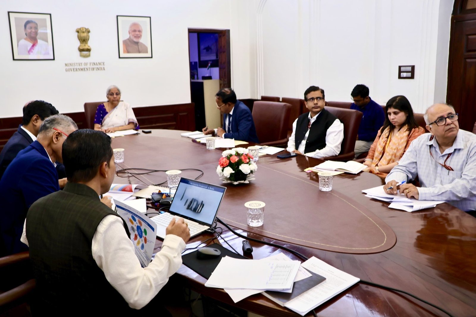 ਹੁਣ ਪਾਕਿਸਤਾਨ ਸਾਈਬਰ ਹਮਲਾ ਕਰਨ ਦੀ ਕੋਸ਼ਿਸ਼ ਕਰ ਸਕਦਾ ਹੈ, ਵਿੱਤ ਮੰਤਰੀ ਨੇ ਬੈਂਕਿੰਗ ਅਧਿਕਾਰੀਆਂ ਨਾਲ ਕੀਤੀ ਮੀਟਿੰਗ