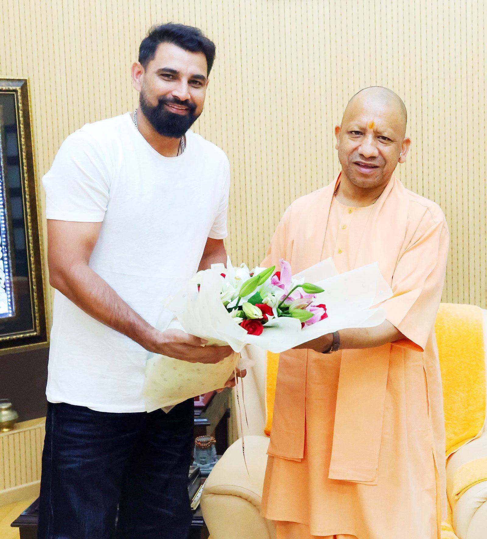 Mohammed Shami ਨੇ ਲਖਨਊ ਵਿੱਚ ਮੁੱਖ ਮੰਤਰੀ ਨਾਲ ਕੀਤੀ ਮੁਲਾਕਾਤ , ਯੋਗੀ ਨੇ ਕ੍ਰਿਕਟਰ ਨੂੰ ਦਿੱਤਾ ਖਾਸ ਤੋਹਫ਼ਾ