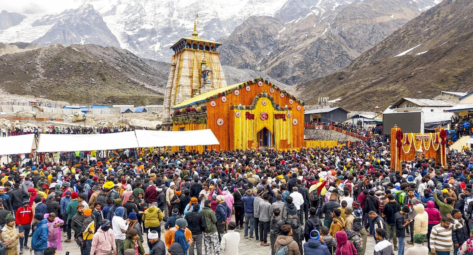 Kedarnath Dham ਦੀਆਂ ਤਿਆਰੀਆਂ ਪੂਰੀਆਂ;  51 ਕੁਇੰਟਲ ਫੁੱਲਾਂ ਨਾਲ ਸਜਿਆ ਦਰਬਾਰ, ਕੱਲ੍ਹ ਖੁੱਲ੍ਹਣਗੇ ਕਪਾਟ