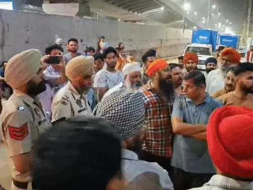 ਖਰਾਬ ਪਨੀਰ ਨੂੰ ਲੈ ਕੇ ਲੁਧਿਆਣਾ ਵੇਰਕਾ ਪਲਾਂਟ ‘ਚ ਹੰਗਾਮਾ, ਮੈਨੇਜਰ ਤੇ ਡਿਸਟ੍ਰੀਬਿਊਟਰ ‘ਚ ਬਹਿਸ, ਜੀਐਮ ਨੇ ਕਿਹਾ- ਲੋਕਾਂ ਦੀ ਸਿਹਤ ਨਾਲ ਮਜ਼ਾਕ ਬਰਦਾਸ਼ਤ ਨਹੀਂ