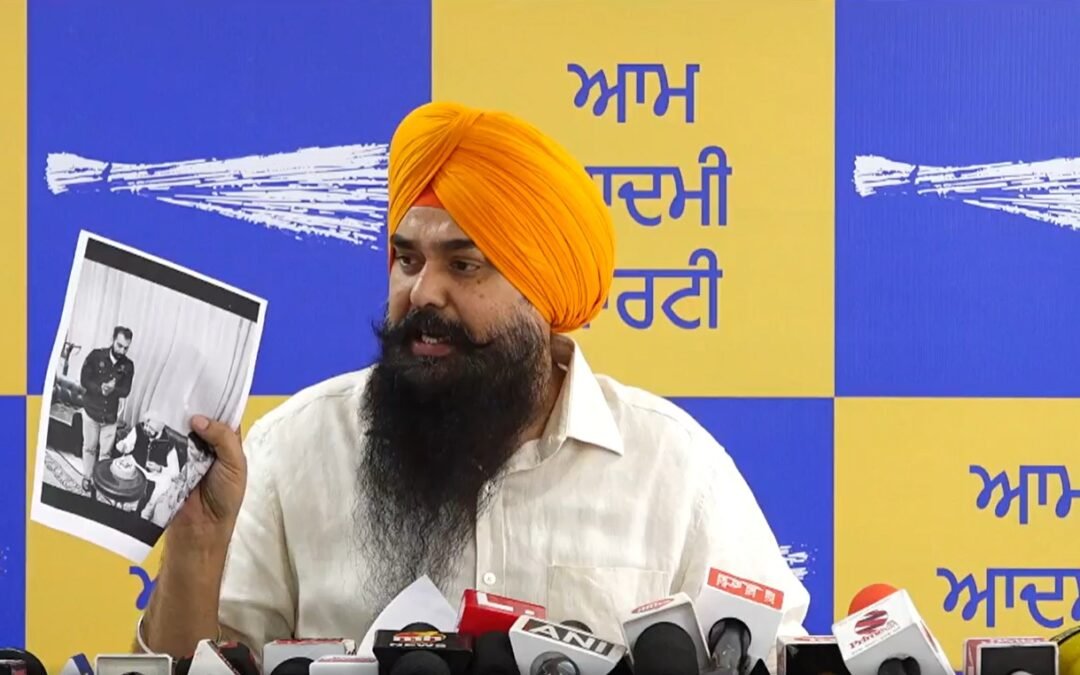 ਨਸ਼ਾ ਤਸਕਰ ਨੂੰ ਬਚਾਉਣ ਦੇ ਮਾਮਲੇ ‘ਚ ‘ਆਪ’ ਤੇ ਭਾਜਪਾ ਆਹਮੋ-ਸਾਹਮਣੇ, ਕੰਗ ਨੇ ਲਗਾਏ ਵੱਡੇ ਇਲਜ਼ਾਮ ‘ਨਸ਼ੇ ਦੇ ਕਾਰੋਬਾਰ ਦੀ ਅਸਲੀ ਸਰਪ੍ਰਸਤ ਹੈ ਭਾਜਪਾ’