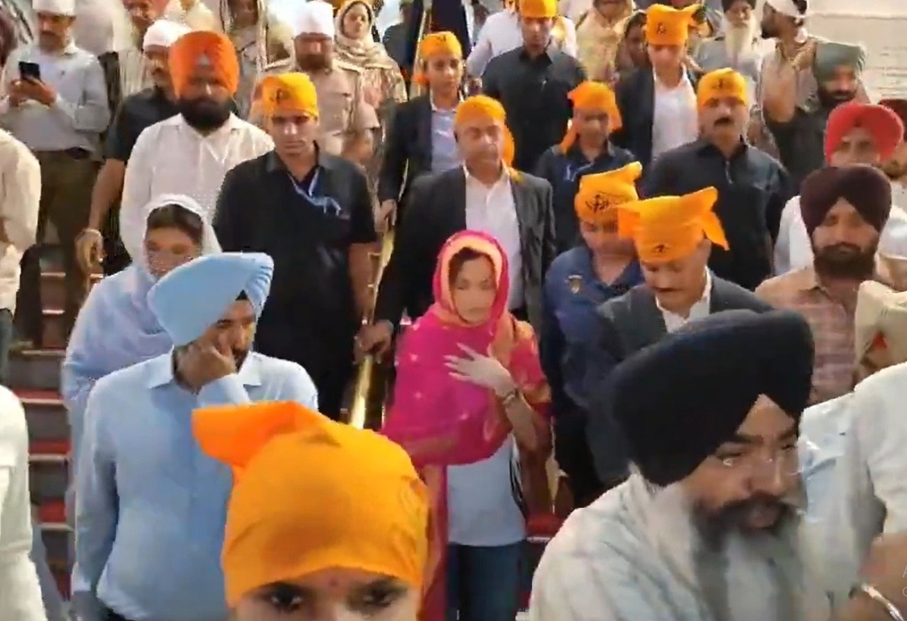 ਸ੍ਰੀ ਦਰਬਾਰ ਸਾਹਿਬ ਨਤਮਸਤਕ ਹੋਏ ਨੀਤਾ ਅੰਬਾਨੀ