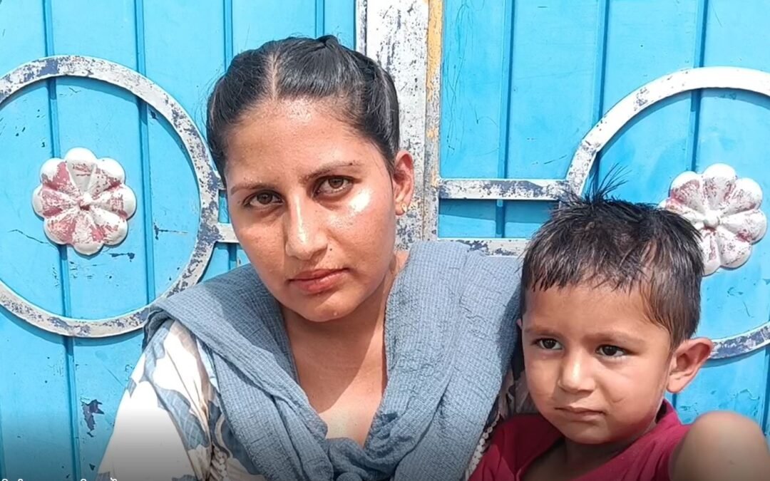 ਤਪਦੀ ਗਰਮੀ ‘ਚ ਨੂੰਹ ਵੱਲੋਂ ਬੱਚੇ ਸਮੇਤ ਸਹੁਰੇ ਪਰਿਵਾਰ ਦੇ ਘਰ ਅੱਗੇ ਕੀਤਾ ਰੋਸ ਪ੍ਰਦਰਸ਼ਨ, ਪੁਲਿਸ ਤੋਂ ਇਨਸਾਫ਼ ਦੀ ਲਗਾਈ ਗੁਹਾਰ