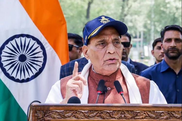 ਜਿੰਨੇ ਸਮੇਂ ‘ਚ ਲੋਕ ਖਾਣਾ ਖਾਂਦੇ ਨੇ,ਉਨੇ ਸਮੇਂ ‘ਚ ਪਾਕਿਸਤਾਨ ਕੀਤਾ ਖ਼ਤਮ,ਸਮਾਂ ਆਉਣ ‘ਤੇ ਦਿਖਾਵਾਂਗੇ ਪੂਰੀ ਫਿਲਮ,ਭੁਜ ਵਿੱਚ ਗਰਜੇ ਰਾਜਨਾਥ ਸਿੰਘ