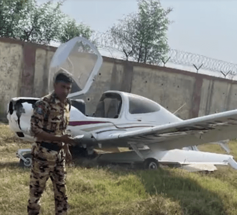 Uttar Pradesh ; ਅਲੀਗੜ੍ਹ ਵਿੱਚ ਜਹਾਜ਼ ਹਾਦਸਾਗ੍ਰਸਤ: ਲੈਂਡਿੰਗ ਦੌਰਾਨ ਹਵਾਈ ਅੱਡੇ ਦੀ ਕੰਧ ਨਾਲ ਟਕਰਾਇਆ