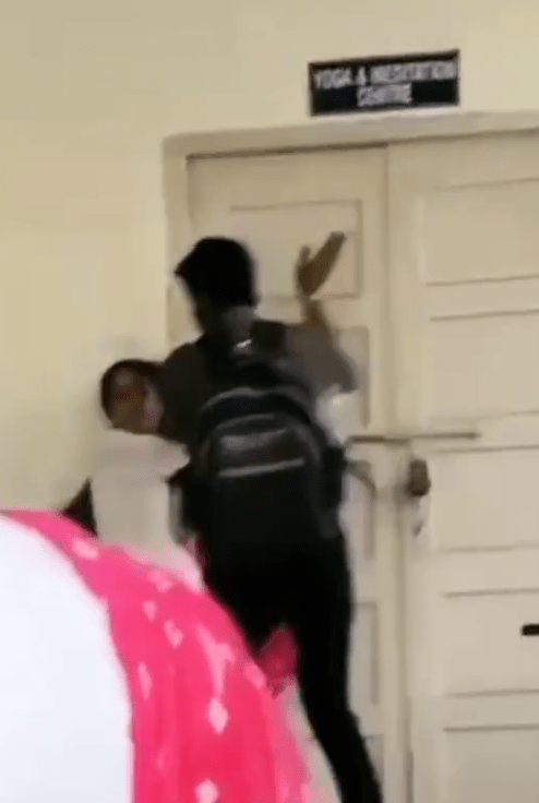 Uttar Pradesh ; ਦੋਸਤ ਦੇ ਬੁਆਏਫ੍ਰੈਂਡ ਨੇ 10 ਸਕਿੰਟਾਂ ਵਿੱਚ 9 ਵਾਰ ਮਾਰੇ ਥੱਪੜ ; ਵੀਡੀਓ ਹੋਈ ਵਾਇਰਲ