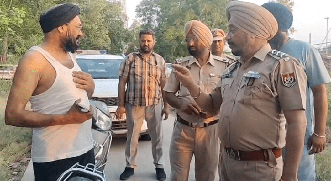 Punjab News: ਪੁਲਿਸ ਚੋਂਕੀ ਦੇ ਇੰਚਾਰਜ ਨੇ ਔਰਤ ਨਾਲ ਕੀਤੀ ਛੇੜਛਾੜ ; ਫਿਰ ਲੋਕਾਂ ਨੇ ਕੀ ਕੀਤਾ ਜਾਣੋ