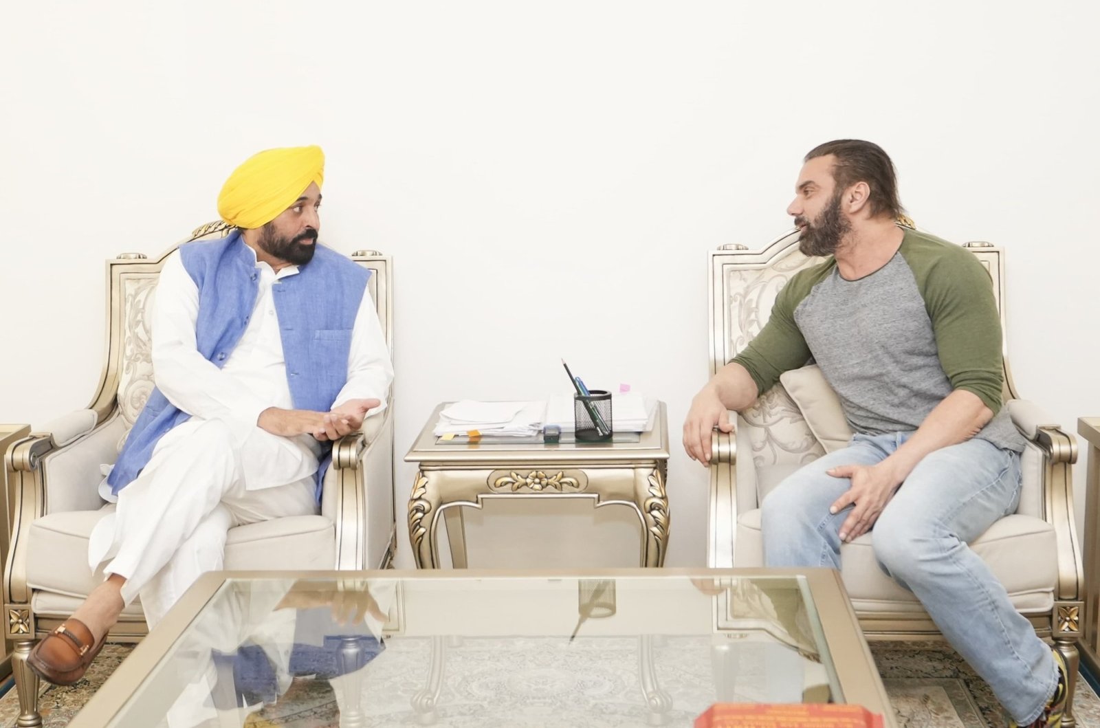 ਸੀਐਮ ਮਾਨ ਨੂੰ ਮਿਲਣ ਆਏ ਸਲਮਾਨ ਖ਼ਾਨ ਦੇ ਭਰਾ ਸੋਹੇਲ ਖ਼ਾਨ, ਇਸ ਬਾਰੇ ਕੀਤੀ ਚਰਚਾ