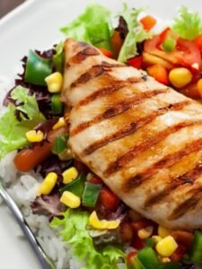 chicken-on-a-plate-that-has-a-number-of-calories