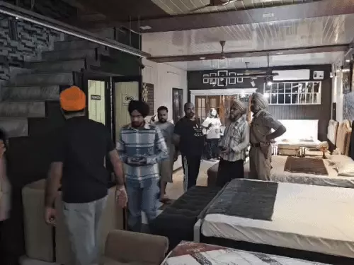 ਅੰਮ੍ਰਿਤਸਰ ‘ਚ ਫਰਨੀਚਰ ਸ਼ੋਅਰੂਮ ‘ਤੇ ਗੋਲੀਬਾਰੀ, ਕਰਮਚਾਰੀ ਨੂੰ ਲੱਗੀਆਂ ਦੋ ਗੋਲੀਆਂ