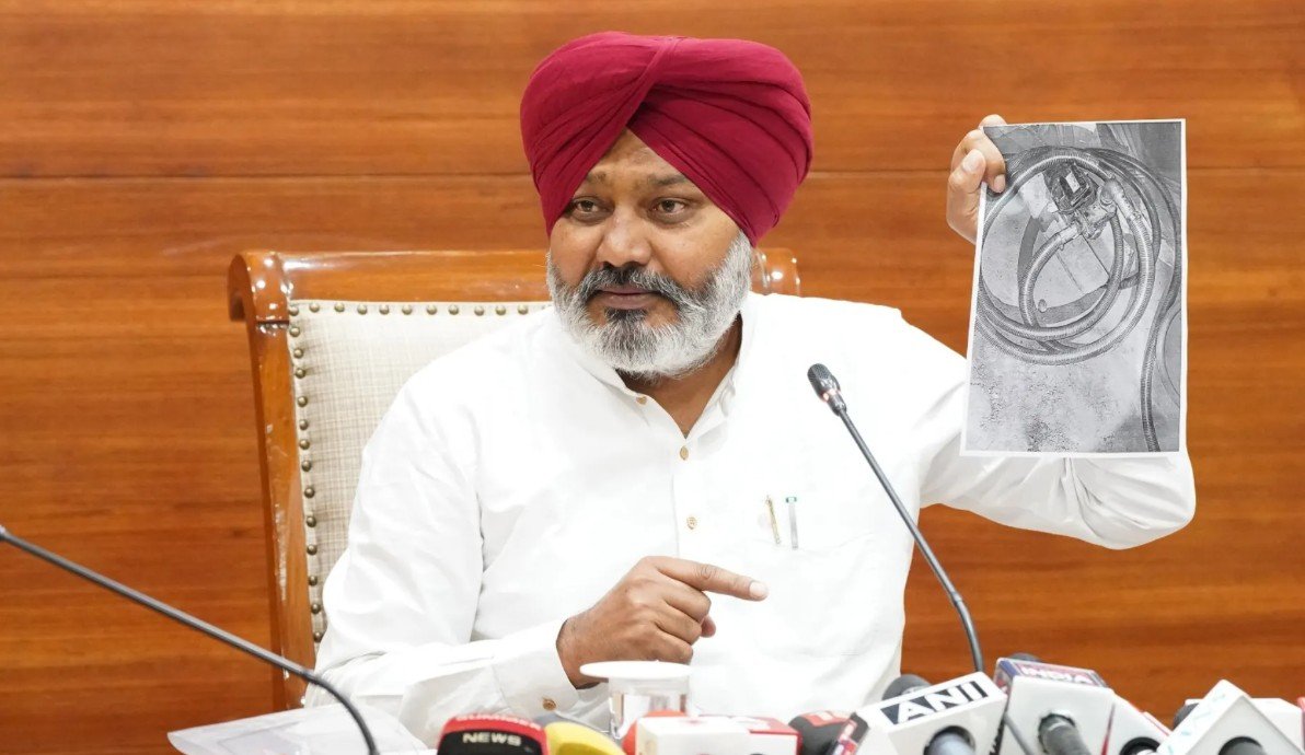 ਹਰਪਾਲ ਚੀਮਾ ਦੀ ਨਕਲੀ ਸ਼ਰਾਬ ਬਣਾਉਣ ਵਾਲਿਆਂ ਨੂੰ ਸਖ਼ਤ ਚੇਤਾਵਨੀ, ‘ਜਾਂ ਤਾਂ ਨਕਲੀ ਸ਼ਰਾਬ ਦਾ ਕਾਰੋਬਾਰ ਛੱਡ ਦਿਓ ਜਾਂ ਪੰਜਾਬ ਛੱਡ ਦਿਓ’