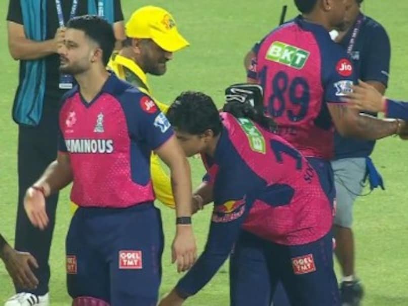 IPL 2025: ਟੀਮ ਇੰਡੀਆ ਵਿੱਚ ਚੋਣ ਤੋਂ ਬਾਅਦ, ਵੈਭਵ ਸੂਰਿਆਵੰਸ਼ੀ ਨੇ ਧੋਨੀ ਦੇ ਪੈਰ ਛੂਹ ਕੇ ਲਿਆ ਆਸ਼ੀਰਵਾਦ