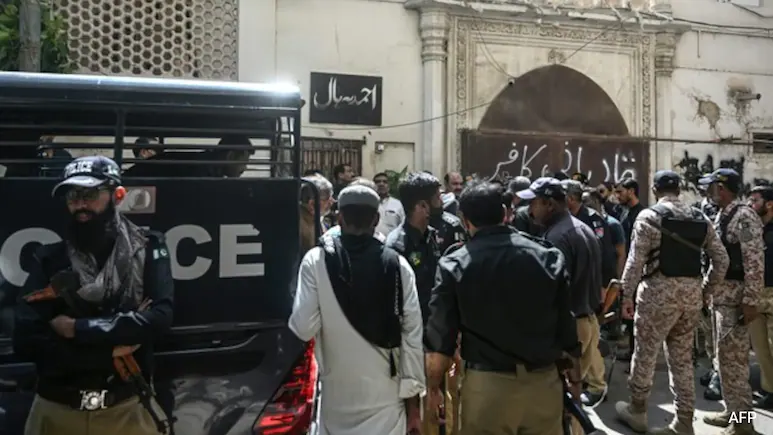 Pakistani Army Convoy Attack: ਪਾਕਿਸਤਾਨ ‘ਚ ਫੌਜ ਦੇ ਕਾਫਲੇ ‘ਤੇ ਆਤਮਘਾਤੀ ਹਮਲਾ, 13 ਜਵਾਨਾਂ ਦੀ ਮੌਤ, 10 ਗੰਭੀਰ ਜ਼ਖਮੀ