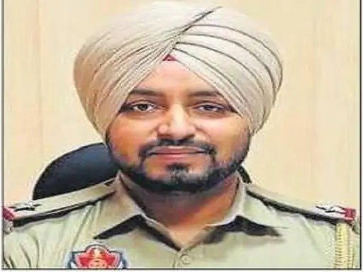 ਮੁੜ ਖਾਕੀ ਦਾਗਦਾਰ ! ਰਿਸ਼ਵਤਖੋਰ ASI ਨੇ ਵਿਜੀਲੈਂਸ ਅਫ਼ਸਰ ‘ਤੇ ਗੱਡੀ ਚੜ੍ਹਾਉਣ ਦੀ ਕੀਤੀ ਕੋਸ਼ਿਸ਼