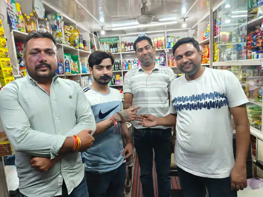 ਦੁਕਾਨਦਾਰ ਨੇ ਪੇਸ਼ ਕੀਤੀ ਇਮਾਨਦਾਰੀ ਦੀ ਮਿਸਾਲ, ਸੜਕ ‘ਤੇ ਮਿਲੀ ਸੋਨੇ ਦੀ ਅੰਗੂਠੀ ਮਾਲਕ ਨੂੰ ਕੀਤੀ ਵਾਪਸ