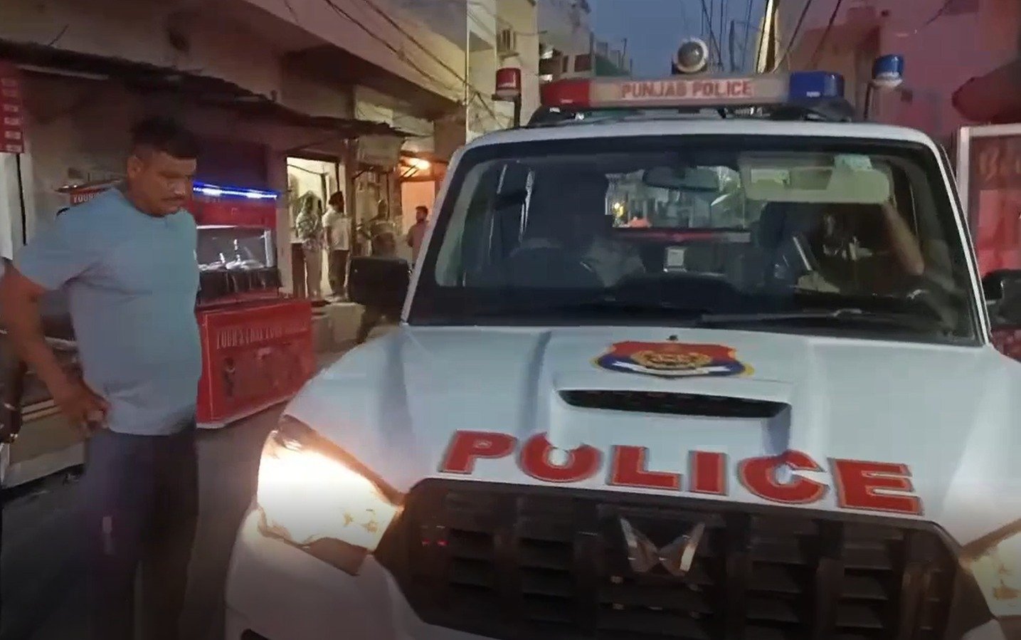 ਪਰਿਵਾਰਿਕ ਝਗੜੇ ਨੂੰ ਸੁਲਝਾਉਣ ਗਈ ਪੁਲਿਸ ‘ਤੇ ਹਮਲਾ, ਪ੍ਰਵਾਸੀ ਲੋਕਾਂ ਨੇ ਪੁਲਿਸ ਨਾਲ ਕੀਤੀ ਕੁੱਟਮਾਰ
