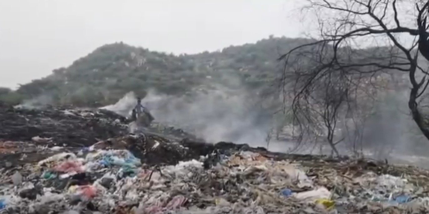 खोरी कला में एक बार लगी भयंकर आग, पंचायत की लापरवाही से अरावली वन को पहुंच रहा नुकसान