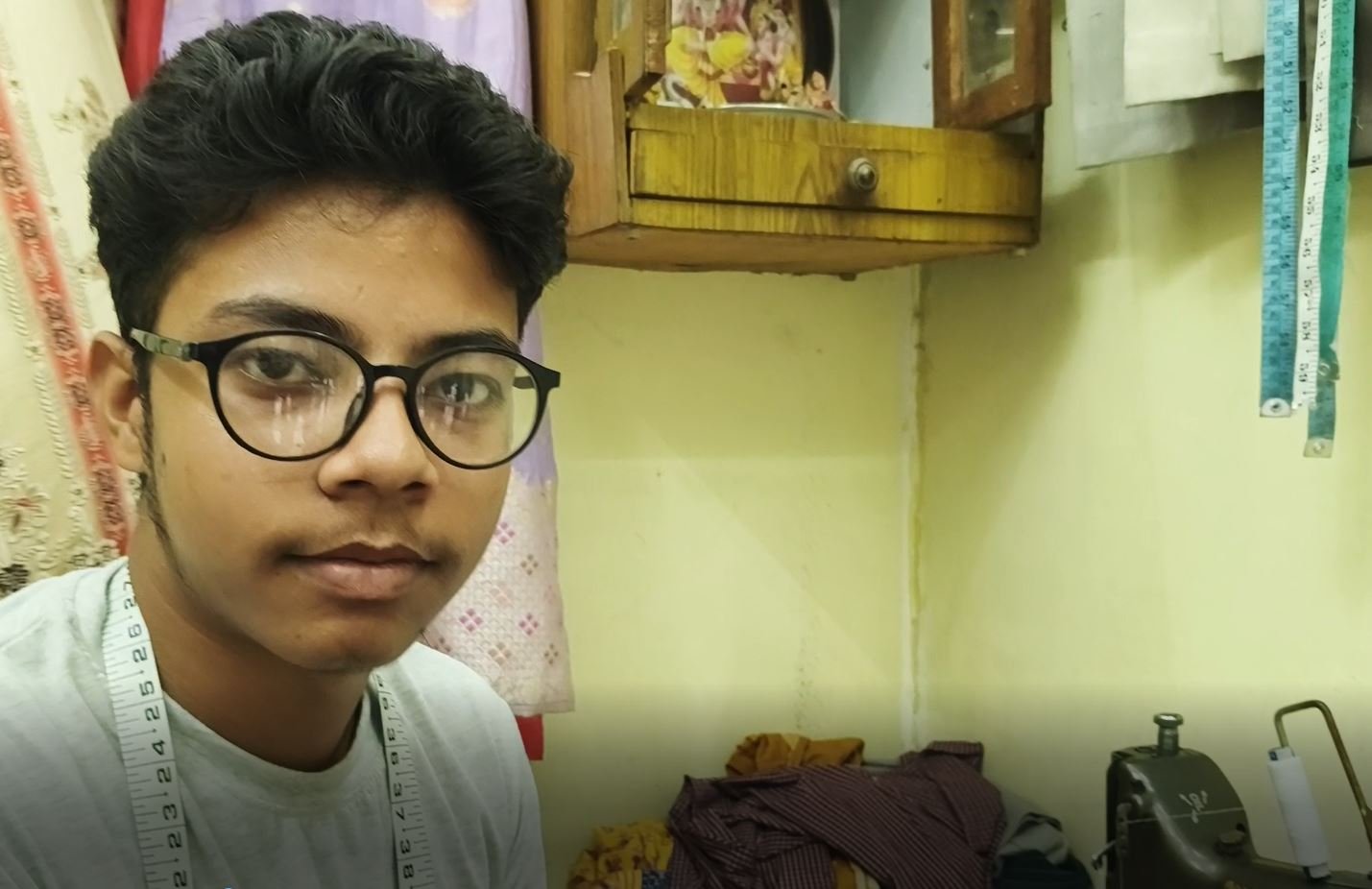 रोजाना 8 घंटे पढ़ाई, 4 घंटे पिता के साथ सिलाई, जींद में दर्जी के बेटे ने किया नीट एग्जाम क्लीयर, बनेगा डॉक्टर