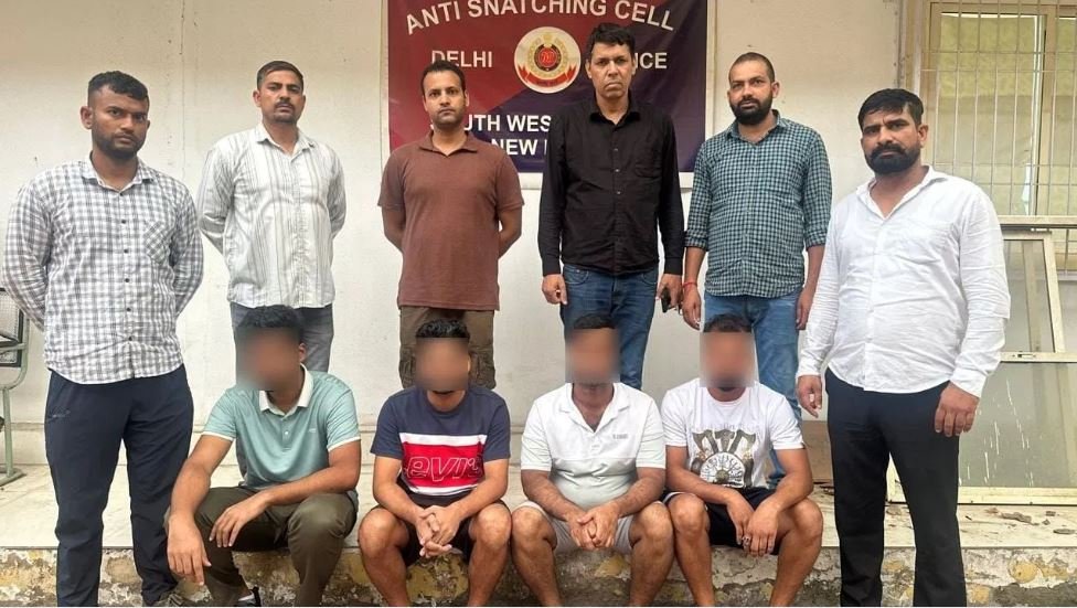 ਦਿੱਲੀ ‘ਚ ਫੜੇ ਗਏ 10 ਬੰਗਲਾਦੇਸ਼ੀ ਘੁਸਪੈਠੀਏ … ਹੋਟਲ ‘ਚ ਲੁਕ ਰਹਿ ਰਹੇ ਸਨ, ਦੇਸ਼ ਨਿਕਾਲਾ ਪ੍ਰਕਿਰਿਆ ਸ਼ੁਰੂ