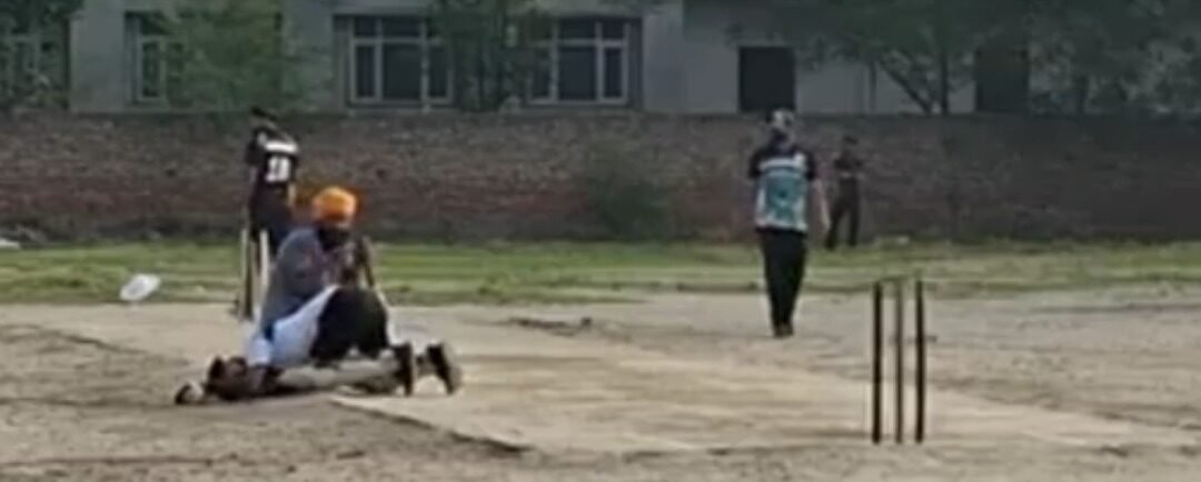 ਛੱਕਾ ਲਗਾਉਂਦੇ ਹੀ ਬੱਲੇਬਾਜ਼ ਨੂੰ ਆਇਆ ਹਾਰਟ ਅਟੈਕ, ਪਿੱਚ ‘ਤੇ ਡਿੱਗਿਆ, ਹੋਈ ਮੌਤ
