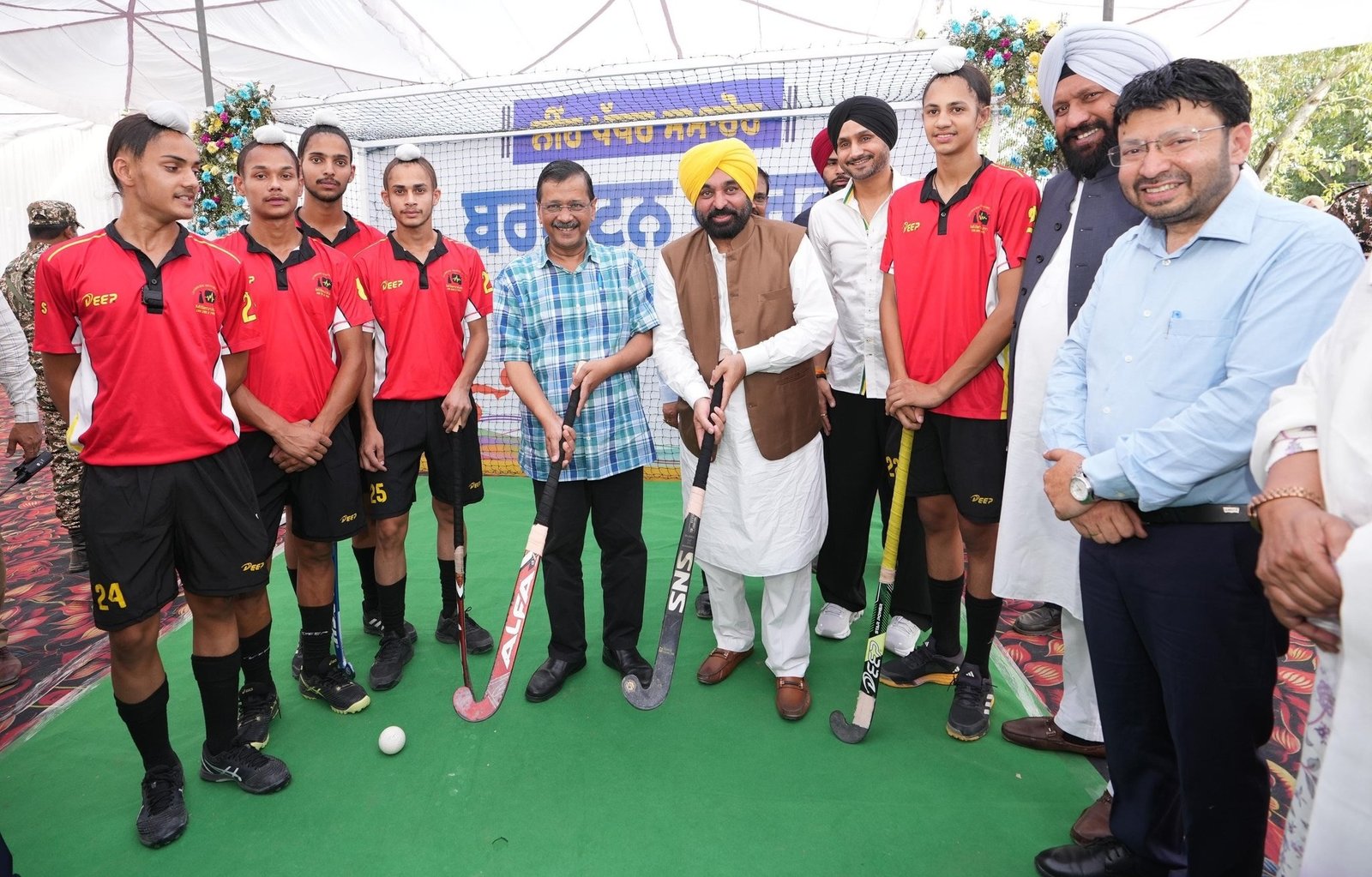 ਜਲੰਧਰ ‘ਚ ਭਾਰਤ ਦੇ ਪਹਿਲੇ ਬਹੁ-ਮੰਤਵੀ ਖੇਡ ਕੰਪਲੈਕਸ ਦਾ ਰੱਖਿਆ ਨੀਂਹ, ਜਲੰਧਰ ਤੇ ਅੰਮ੍ਰਿਤਸਰ ‘ਚ ਬਣਨਗੇ ਅੰਤਰਰਾਸ਼ਟਰੀ ਕ੍ਰਿਕਟ ਸਟੇਡੀਅਮ