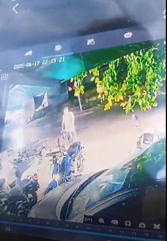 आगरा में कार ने सिक्योरिटी गार्ड को मारी टक्कर, कई फिट हवा में उछलकर सड़क पर गिरने से मौत, घटना CCTV में कैद