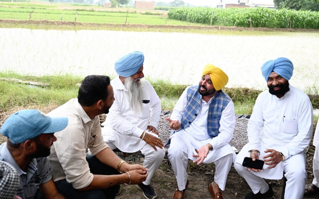 ਭਗਵੰਤ ਮਾਨ ਨੇ ਆਪਣਾ ਕਾਫ਼ਲਾ ਰੋਕ ਕੇ ਕਿਸਾਨਾਂ ਨਾਲ ਕੀਤੀ ਗੱਲਬਾਤ, ਬੋਲੇ- ‘ਪੰਜਾਬ ਦੀ ਤਰੱਕੀ ਵਾਲਾ ਬੱਲਬ ਹੁਣ ਜਗ ਚੁੱਕਿਆ’