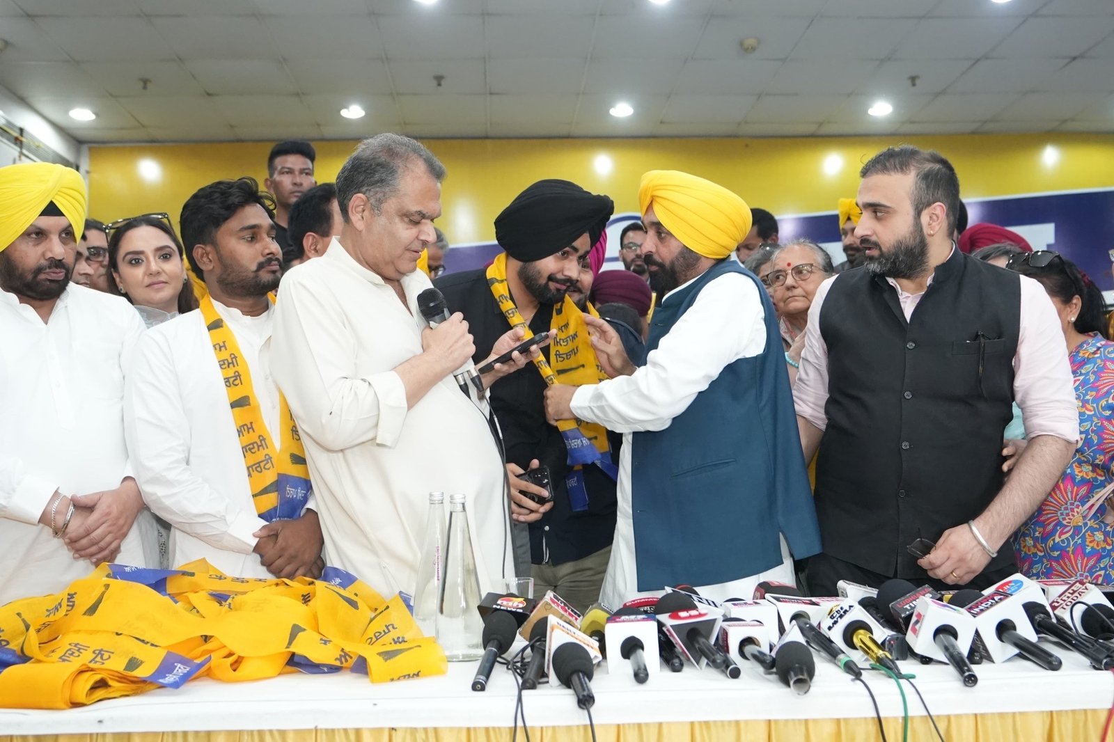 ਸੀਐਮ ਮਾਨ ਨੇ ਭਾਜਪਾ ‘ਤੇ ਫਿਰ ਕੀਤਾ ਤੰਜ, ਕਿਹਾ ਇੱਕ ਚੁਟਕੀ ਸਿੰਦੂਰ ਦੀ ਕੀਮਤ ਤੁਸੀਂ ਕੀ ਜਾਣੋ ਨਰੇਂਦਰ ਬਾਬੂ