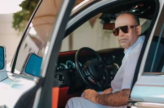 ਵਾਹ, ਤੁਸੀਂ ਇੰਨੇ ਅਮੀਰ ਹੋ ਸਕਦੇ ਹੋ! ਹੈਲੀਕਾਪਟਰ ਰਾਹੀਂ ਕਾਰ ਦੀ ਡਿਲੀਵਰੀ ਲੈਣ ਲਈ ਇੱਕ ਆਦਮੀ ਪਹੁੰਚਿਆ, ਵੀਡੀਓ ਦੇਖ ਕੇ ਤੁਸੀਂ ਰਹਿ ਜਾਓਗੇ ਹੈਰਾਨ