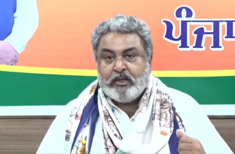 Diljit Dosanjh: ਗਾਇਕ ਦਿਲਜੀਤ ਦੋਸਾਂਝ ਨੂੰ ਮਿਲਿਆ ਬੀਜੇਪੀ ਆਗੂ ਹੌਬੀ ਧਾਲੀਵਾਲ ਦਾ ਸਮਰਥਨ , ਕਿਹਾ…